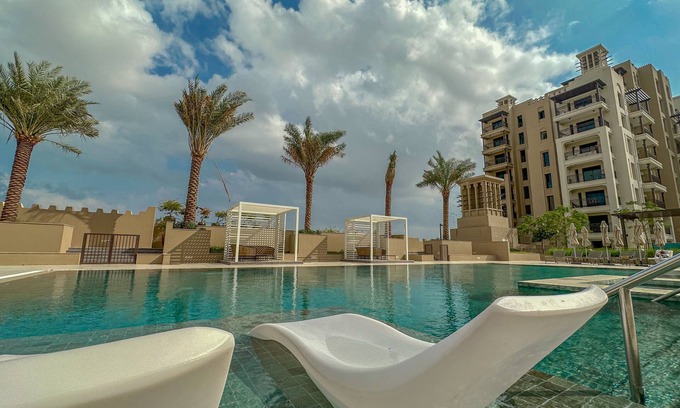 Umm Suqeim 3 Apartment | Charming Modern Apartment Close To The Souk in MJL