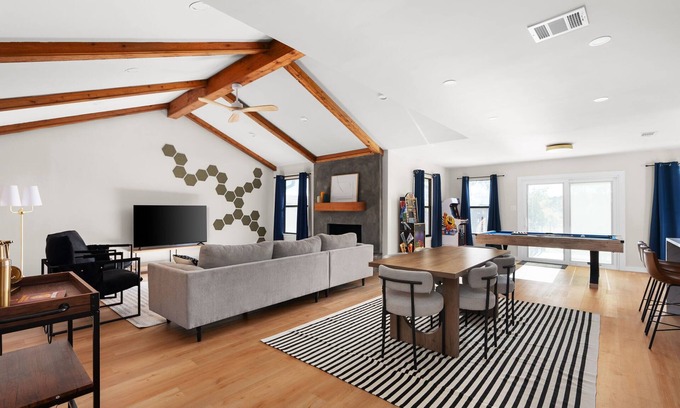 West Oak Hill House | Charming Modern Retreat in the Heart of Austin!