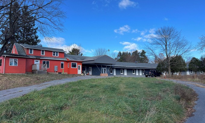 Limerick Hotel | Charming motel rooms in nice Watertown NY