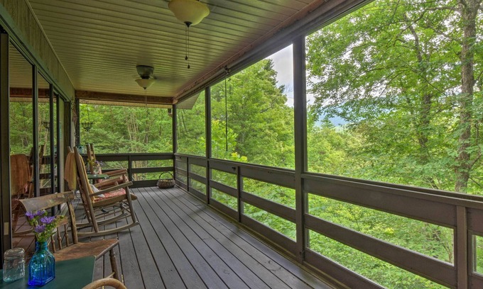 Upper Peachtree House | Charming Murphy House w/ 2 Decks Near Trails!