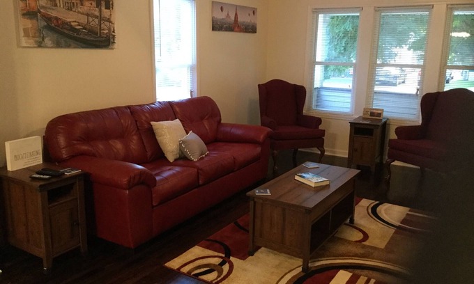 Kenosha House | Charming! Near Microsoft Mt Pleasant - Sleeps 8