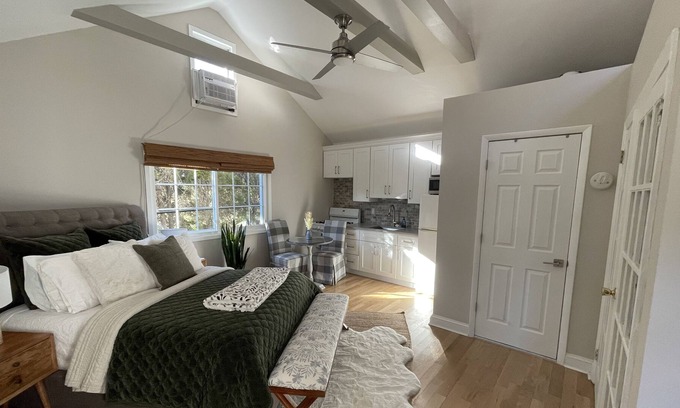 Locust Valley Cottage | Charming New Studio Guest House