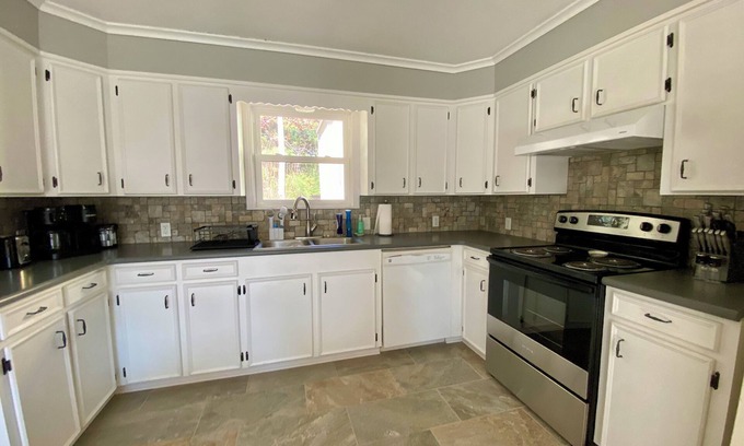 Carthage House | Charming, newly remodeled 2-bedroom duplex near Carthage w/AC, fast WiFi