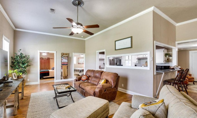 Marietta House | Charming Oklahoma Escape Near Beaches and Golfing!