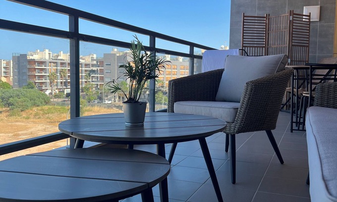 Olhao Apartment | Charming Olhão Flat by Marina & Markets. Fast Wi-Fi, Ideal for Remote Workers!