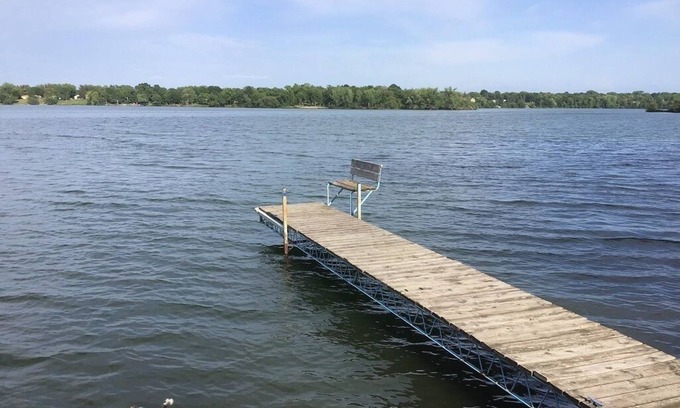 Alexandria House | Charming, Peaceful, Lakeside Retreat Lic1996