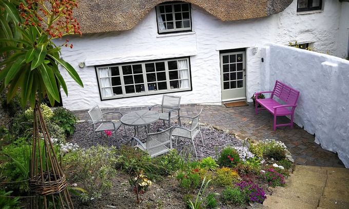 South Milton Cottage | Charming period thatched cottage - close to beach & coast path.