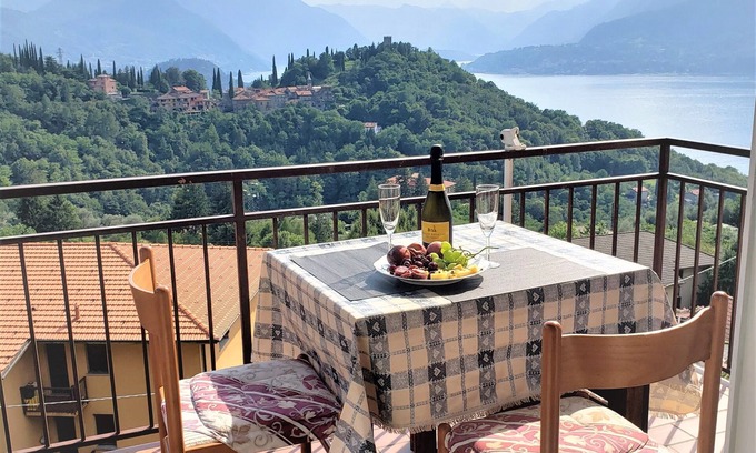 Perledo Apartment | Charming Perledo Retreat with Lake View, Balcony & Parking