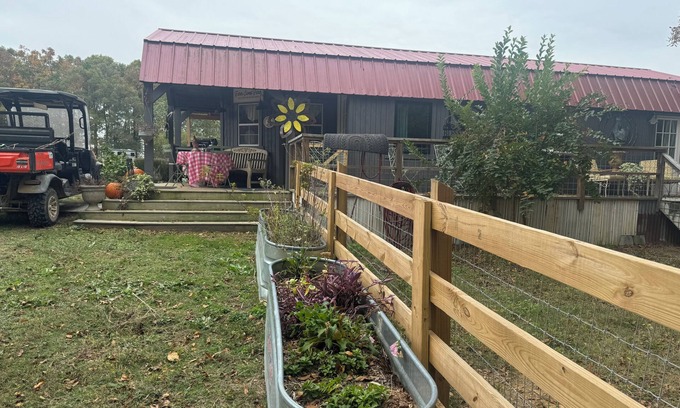 Monroe Cabin | Charming pet friendly 2-bedroom cabin in lovely Monroe with WiFi, AC