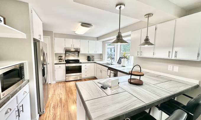 Bull Mountain House | Charming, Pet-Friendly 3BR Home, Storybook yard!