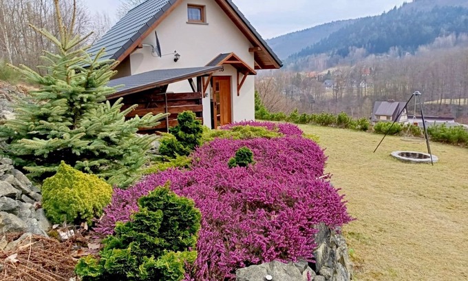 Czernichow Cottage | Charming 1-bedroom cottage in amazing Międzybrodzie Bialskie with beautiful view