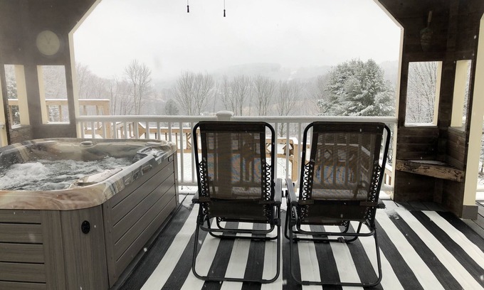 Callicoon House | Charming Private Home on a 3 Acre Property + Hot Tub
