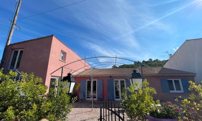 Pierrerue Villa | Charming property surrounded by vineyards near St Chinian
