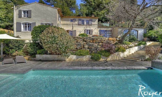Le Beausset House | Charming Provencal farmhouse with panoramic view of the sea and vines + pool