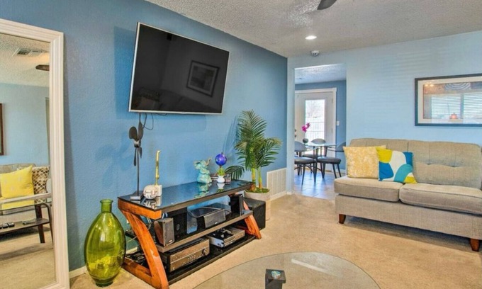 South Oklahoma City House | Charming quiet 3-bedroom house in nice neighborhood