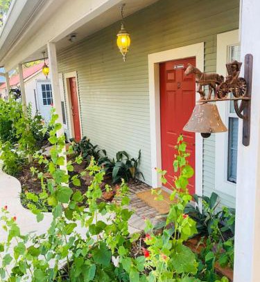 Smithville Apartment | Charming Red Owl Courts Studio