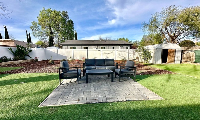 Reseda House | Charming Renovated Home w/Big Yard