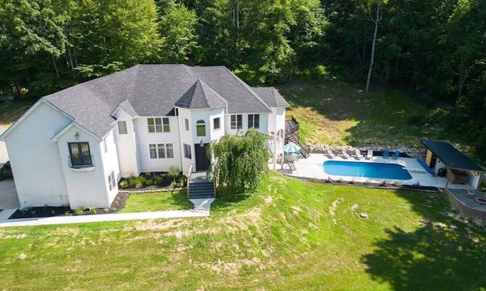 Jackson Resort | Charming Resort Suite-withParkingPool,BBQ,drinks,HotTub,Lake,Camp,SportsCourt