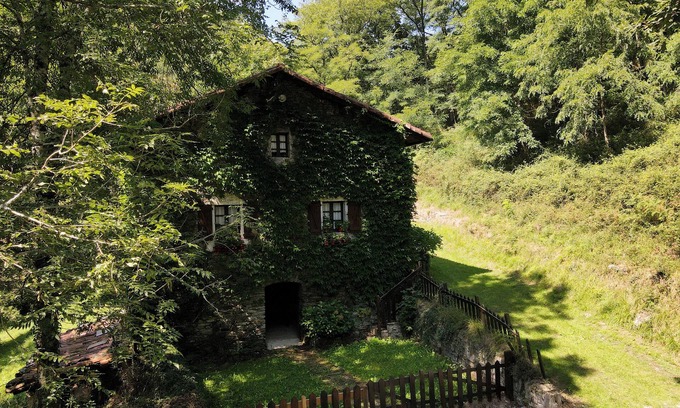 Arantza House | Charming restored traditional Navarrese farmhouse from 1800, in the Baztan region.
