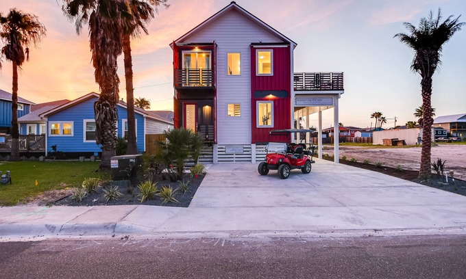 Shibui Sands House | Charming Retreat, cocktail pool, walking distance to the beach!