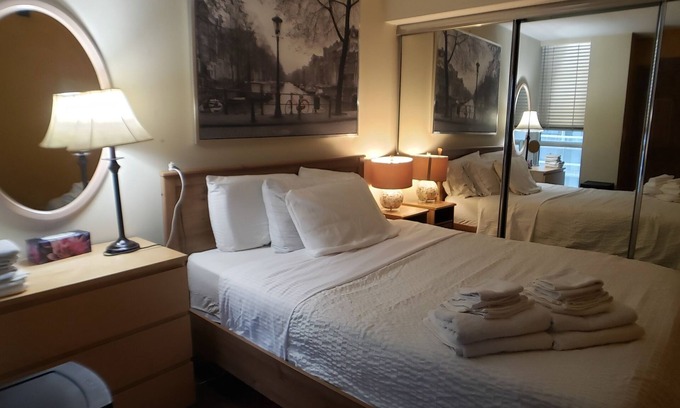 Church and Wellesley Condo | Charming Retreat Just Moments from Dundas Square & the Eaton Centre