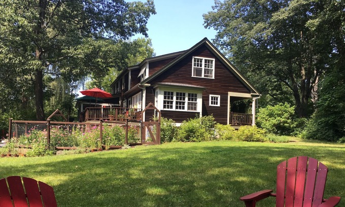 Rhinebeck House | Charming Rhinebeck home on 4 wooded acres