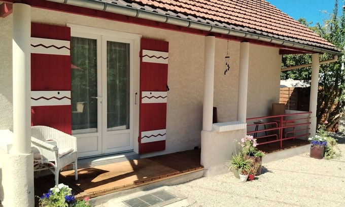 Montargis Cottage | Charming Riverside Cottage Near Montargis with Nature & City Access