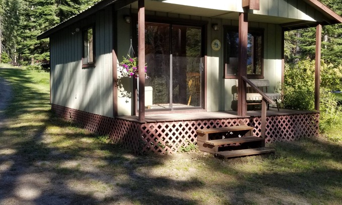 Trout Creek Cabin | Charming Riverside Retreat - Cliff Cabin