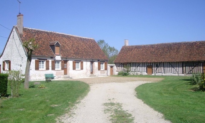 Neuvy Cottage | Charming rural retreat near Chambord with cozy fireplace, large garden, and family-friendly amenities