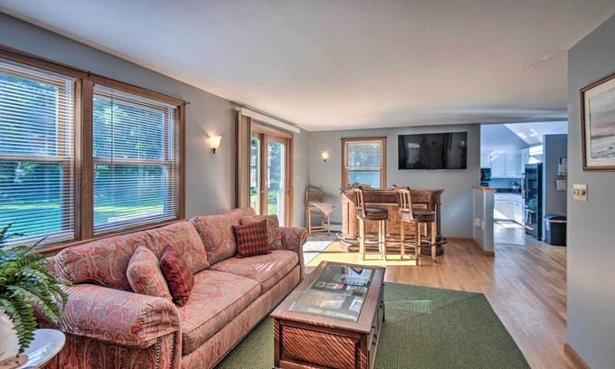 Saco House | Charming Saco Home w/Deck, 5 Mi to Beach!