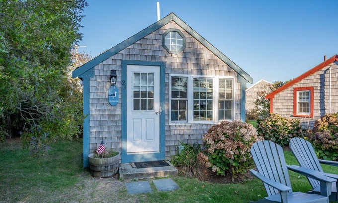 South Yarmouth Cottage | Charming SeaGills Rest Cottage Steps from Nantucket Sound