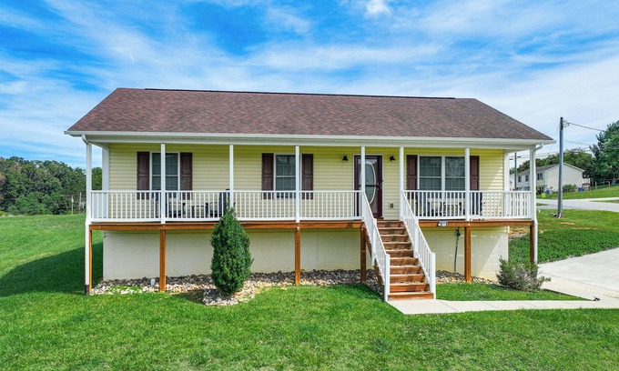 Shenandoah House | Charming Shenandoah Retreat w/Deck!