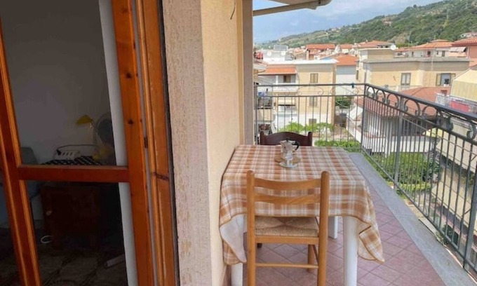 Diamante House | Charming Single Room with Balcony in the Heart of Diamante