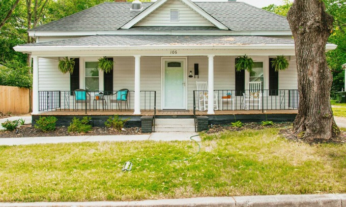 Greer House | Charming Southern Cove - Heart of Downtown Greer