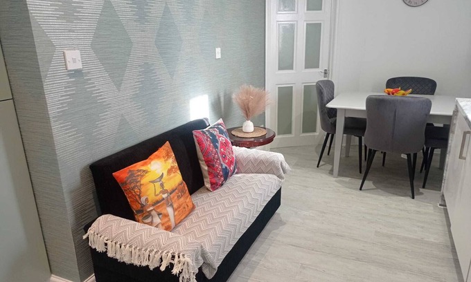 Alibon Apartment | Charming spacious 1-Bed Apartment in Dagenham