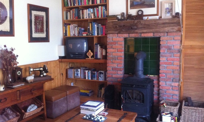 Ballina House | Charming & Spacious 3 bedroom Town House. Large garden. Private parking.