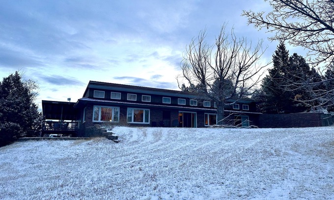 Whitehall House | Charming, Spacious, Contemporary Mountain Retreat