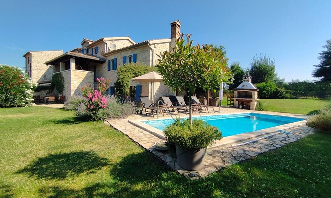 Vizinada House | Charming stone house, private pool in a quiet location