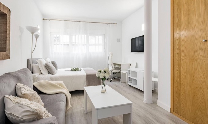 Prosperidad Apartment | Charming Studio Avenida América - Your cozy shelter in Madrid