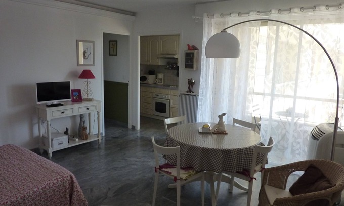 Cros-de-Cagnes Apartment | Charming studio of 35 m² in secure residence 100 m from the beach.
