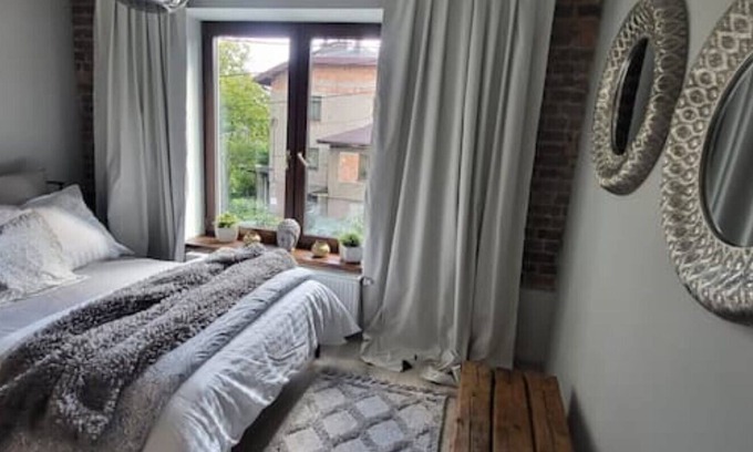 Brynow Apartment | Charming studio in a great location