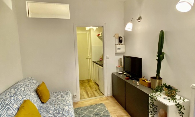 L'Europe Apartment | Charming studio in Paris (Batignolles district)