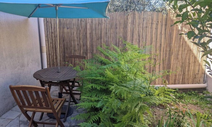 Route d'Arles Apartment | Charming studio near Nîmes center train station