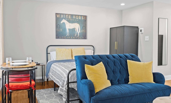 Bonnycastle Apartment | Charming Studio Stay in Vibrant Highlands Area