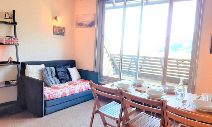 Piau Engaly Apartment | Charming Studio with Cabin, Sleeps 6 - Ski-In/Ski-Out, Fully Equipped, Ski Locker, and Elevator