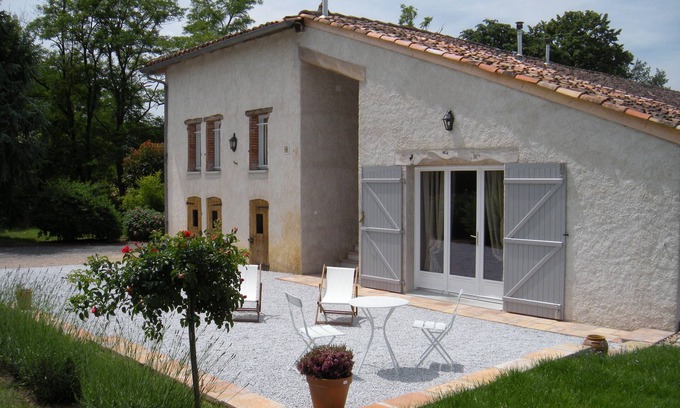 Montans House | Charming suite on the ground floor, La Grange