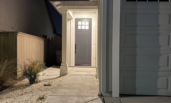 Roseville House | Charming super clean 1-bedroom house with WiFi heat and AC in tranquil Roseville