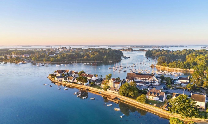 Vannes Apartment | Charming T3 with balcony near beach