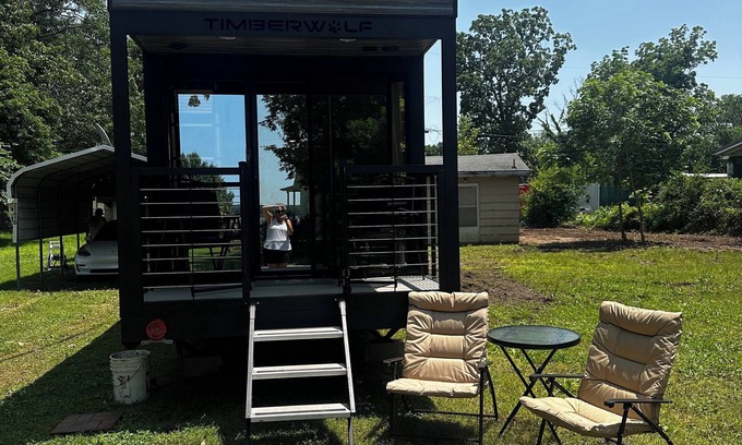 Grove Cabin | Charming Tiny Home on Grand Lake near Grove with boat ramp access!