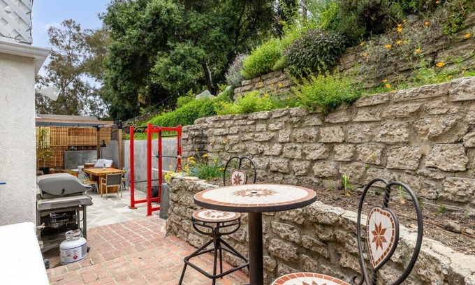 Westwood House | Charming Traditional Westwood 3BR*Pool*BBQ*Patio